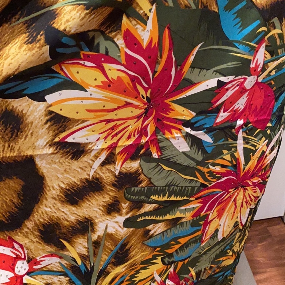 Goga resort wear multi print maxi dress. - Picture 3 of 7